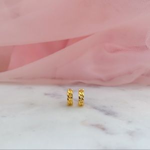 Mini link chain gold huggie hoops (18k Gold)